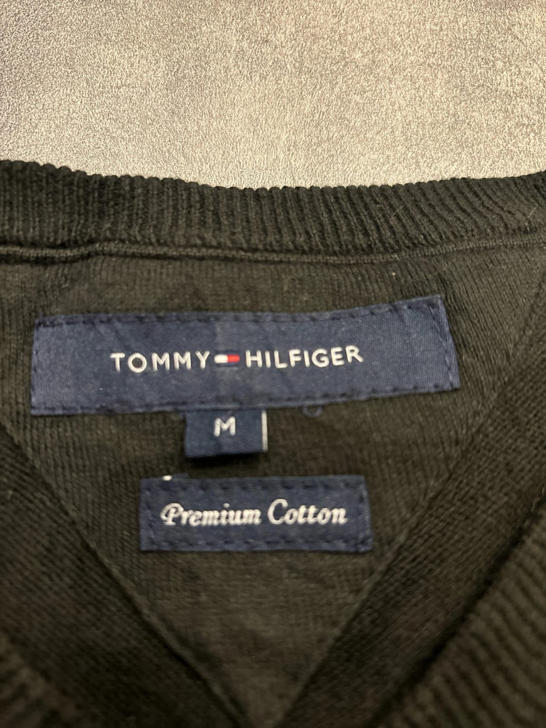 đź›’Pull Tommy Hilfiger Taille M Noir đź›’