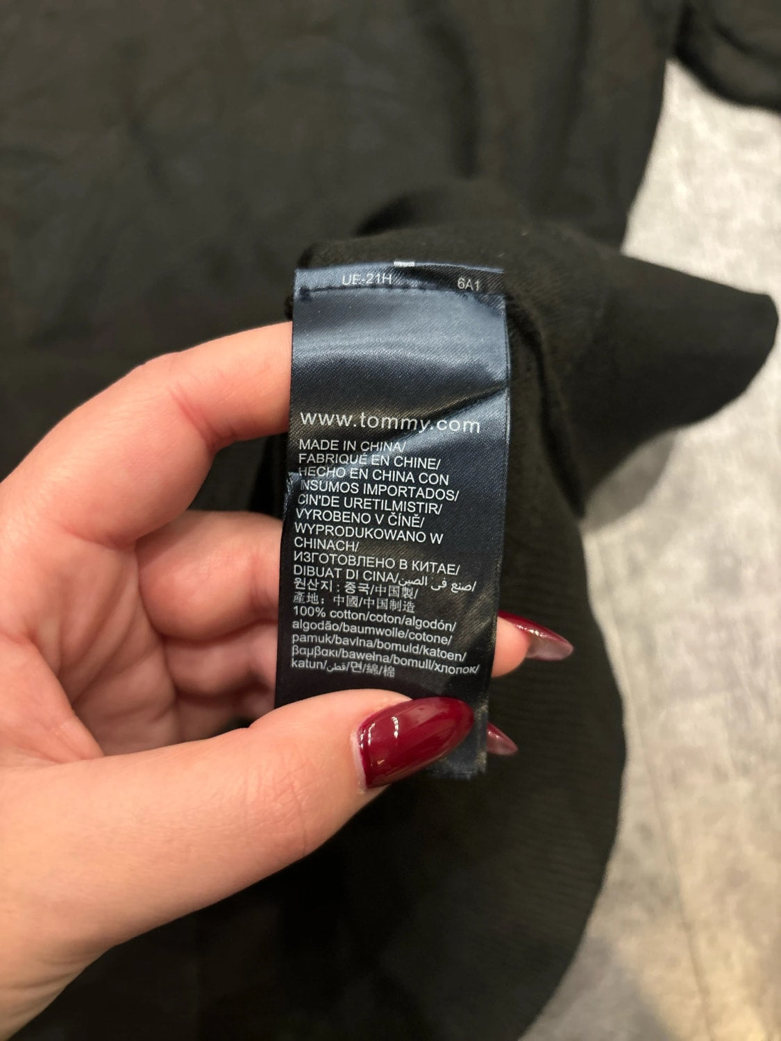 đź›’Pull Tommy Hilfiger Taille M Noir đź›’