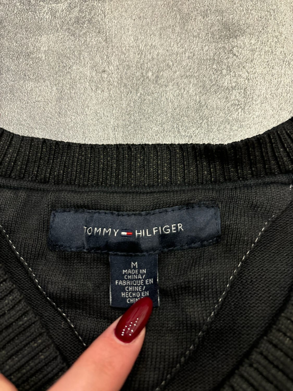 đź›’Pull Tommy Hilfiger Taille M Noirđź›’