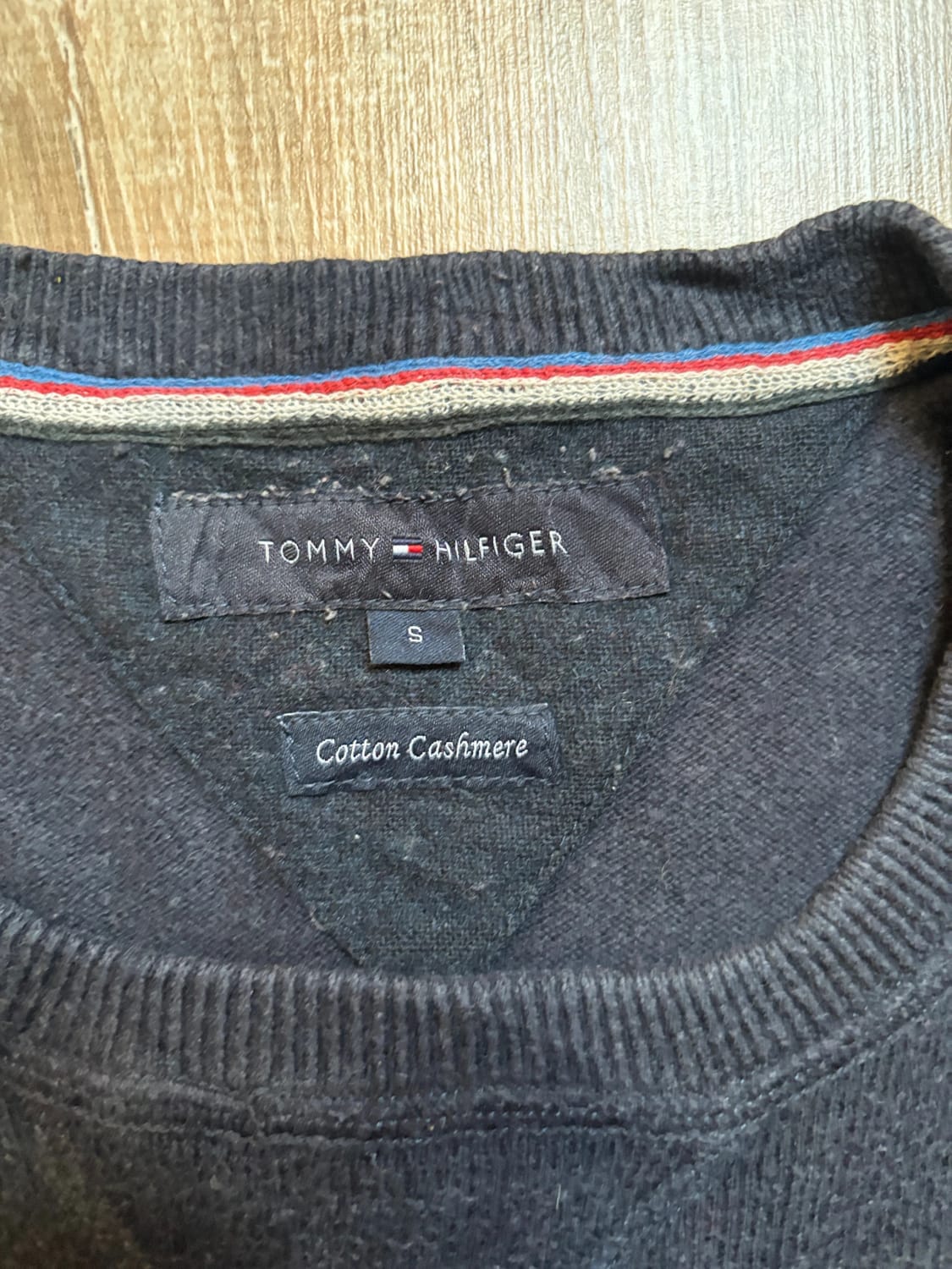 đź›’Pull Tommy Hilfiger S Noir et Bleu Marine Ă Rayuresđź›’