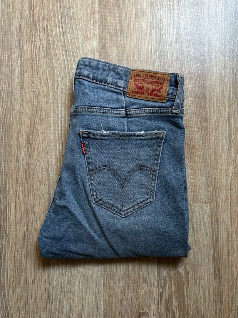 đź›’Jeans Levi's W28đź›’