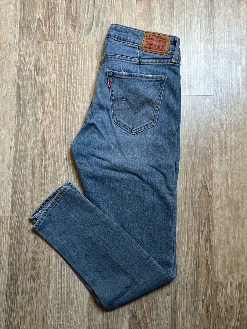 đź›’Jeans Levi's W28đź›’