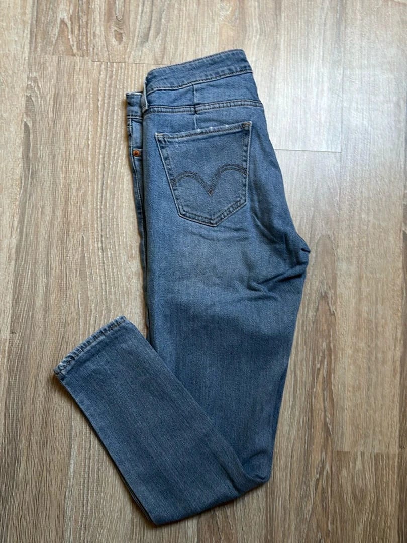 đź›’Jeans Levi's W28đź›’