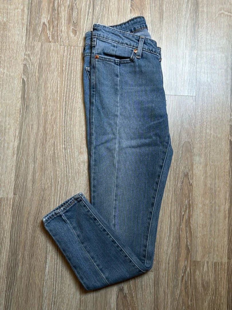 đź›’Jeans Levi's W28đź›’