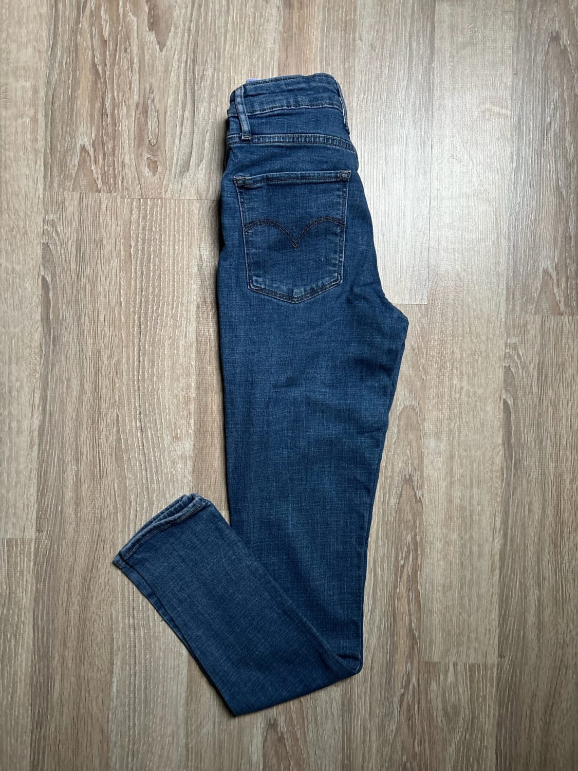 đź›’Jeans Levi's W26 L30đź›’