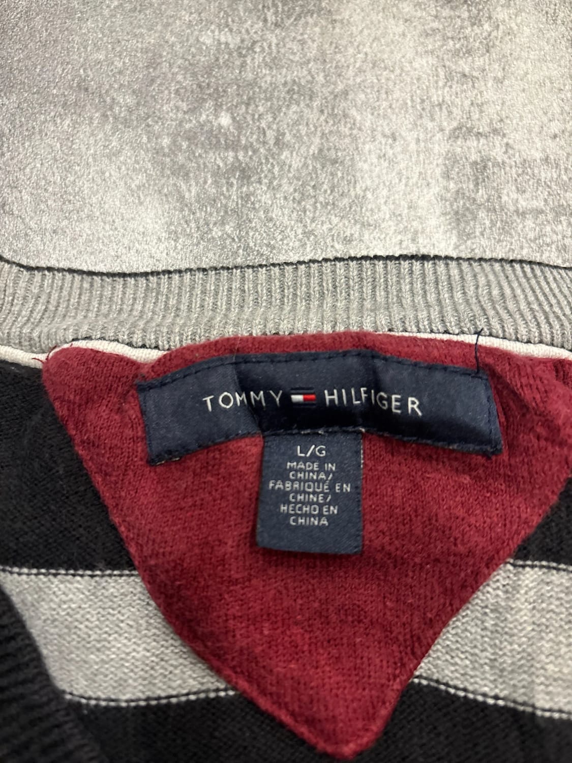 🛒Pull Tommy Hilfiger Rayé Noir et Gris Taille L🛒
