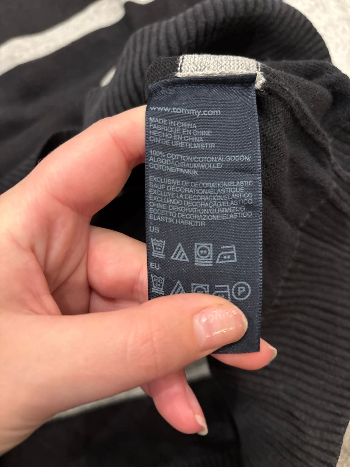 🛒Pull Tommy Hilfiger Rayé Noir et Gris Taille L🛒