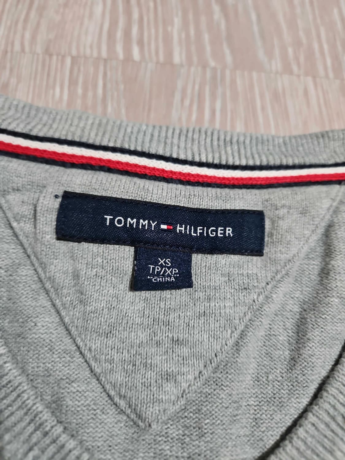 đź›’Pull Tommy Hilfiger XS Gris et Blancđź›’