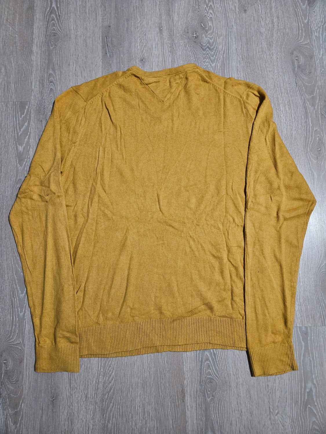 đź›’Pull Tommy Hilfiger col V moutarde taille Lđź›’