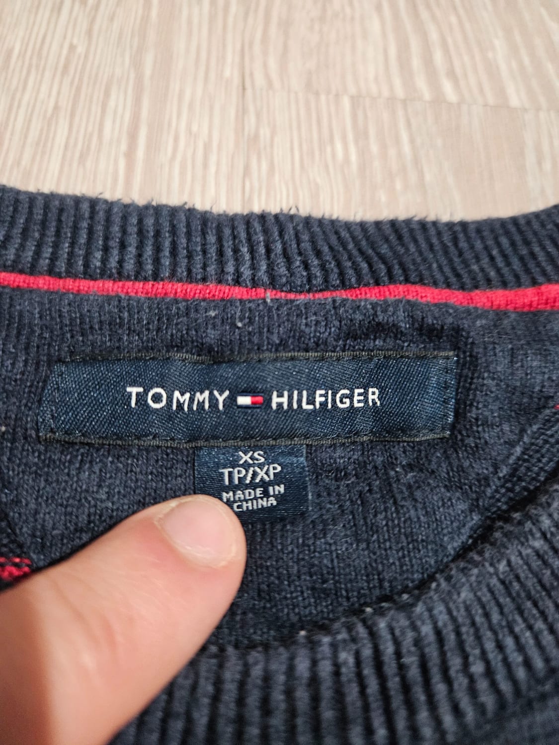 đź›’Pull Tommy Hilfiger XS rayures bleu marine, rouge et blancđź›’