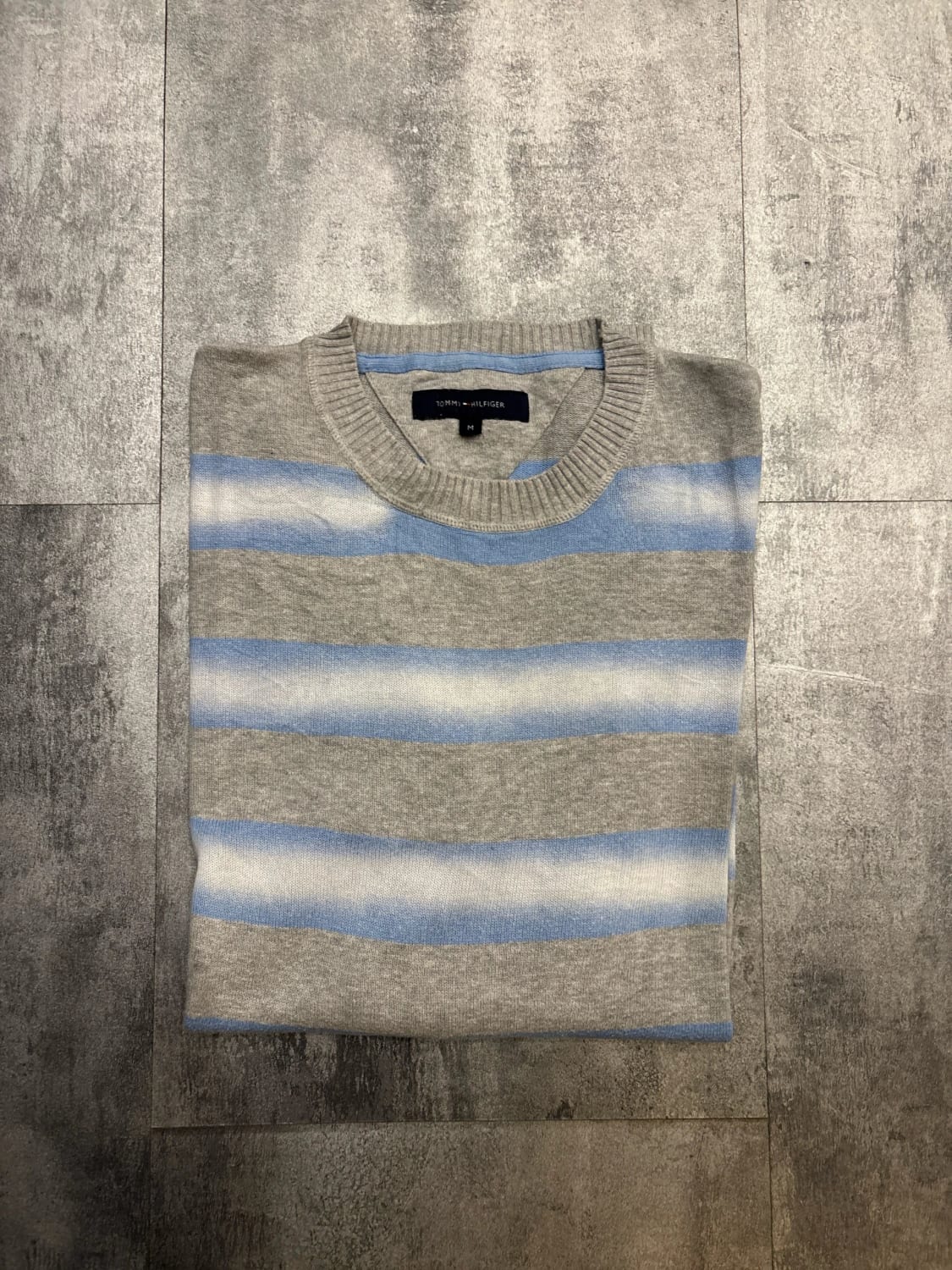 đź›’Pull Tommy Hilfiger rayures bleu et gris taille Mđź›’