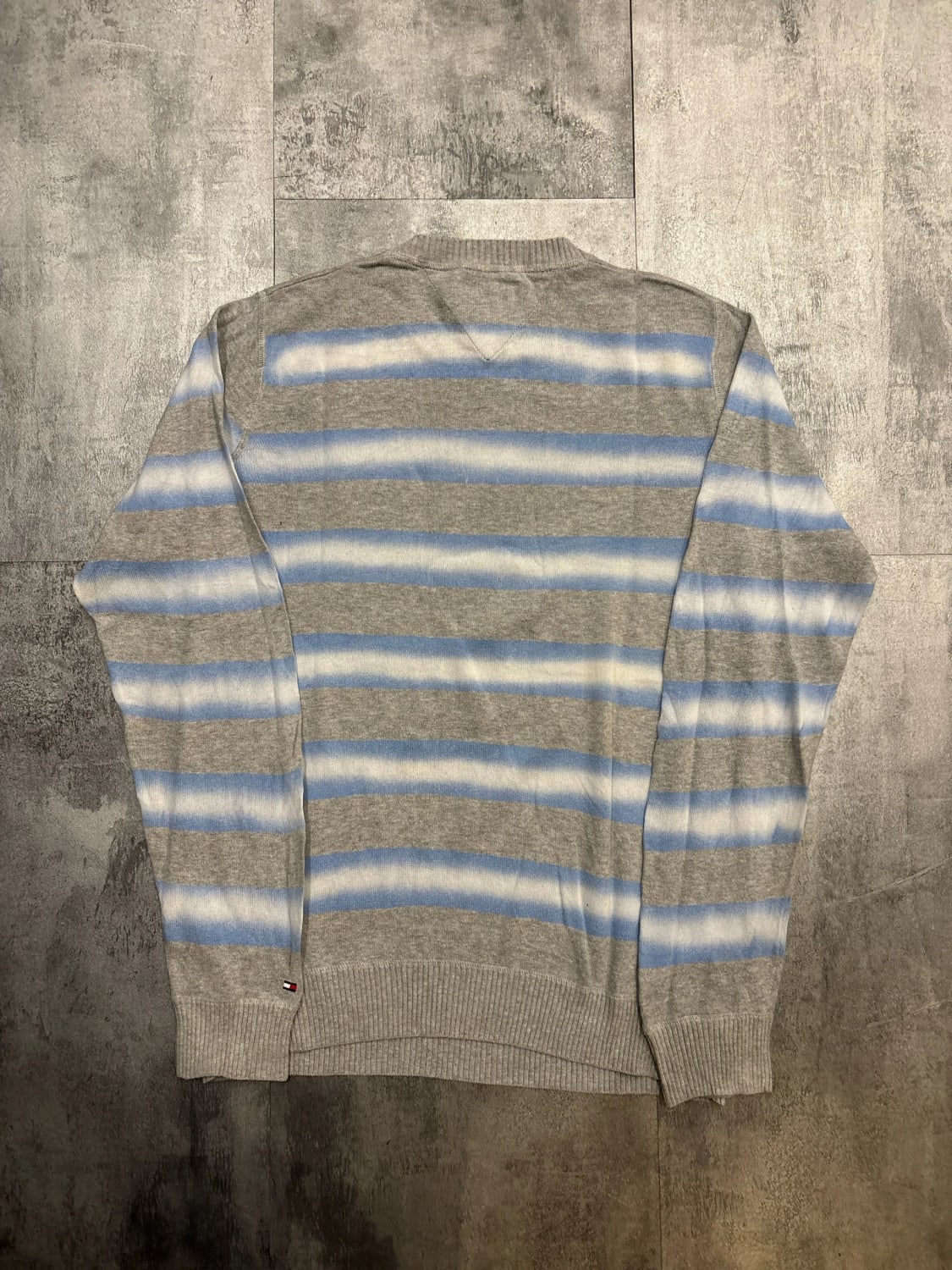 đź›’Pull Tommy Hilfiger rayures bleu et gris taille Mđź›’