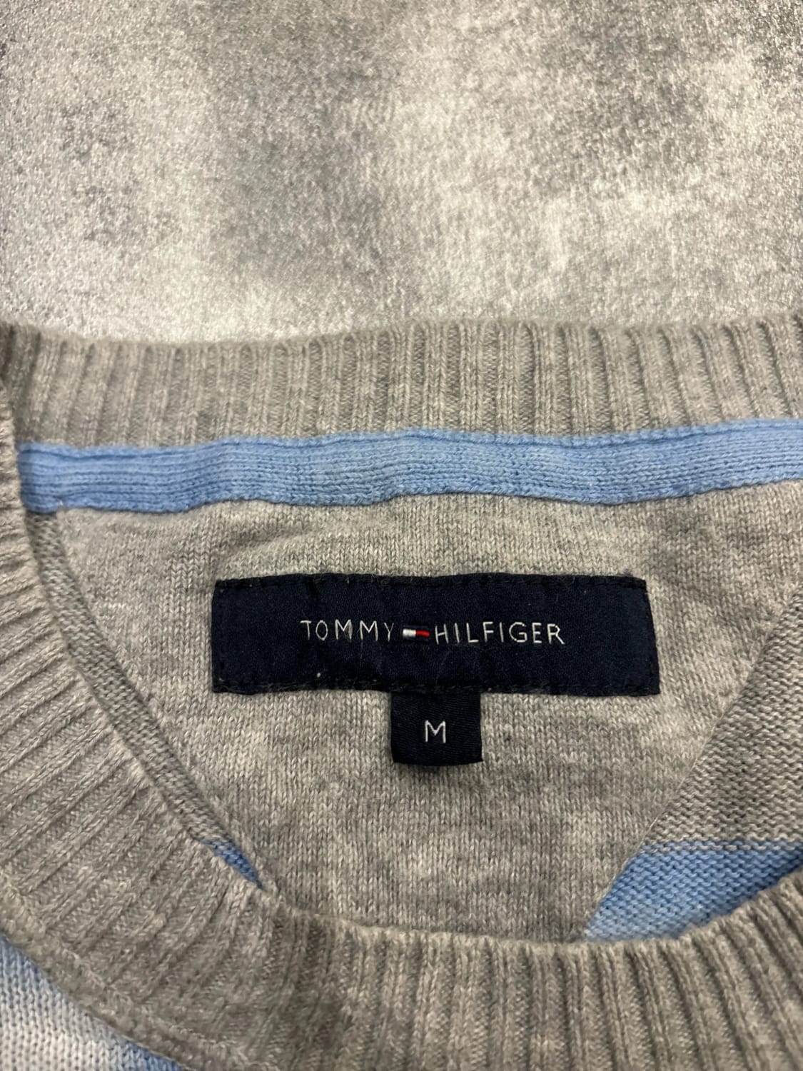 đź›’Pull Tommy Hilfiger rayures bleu et gris taille Mđź›’