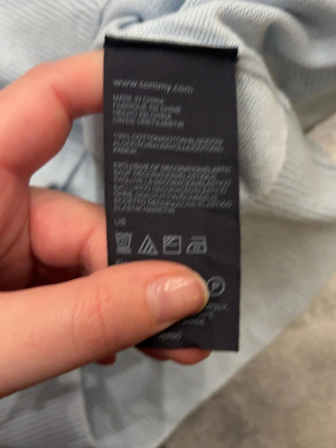 đź›’Pull col V Tommy Hilfiger XS bleu cielđź›’