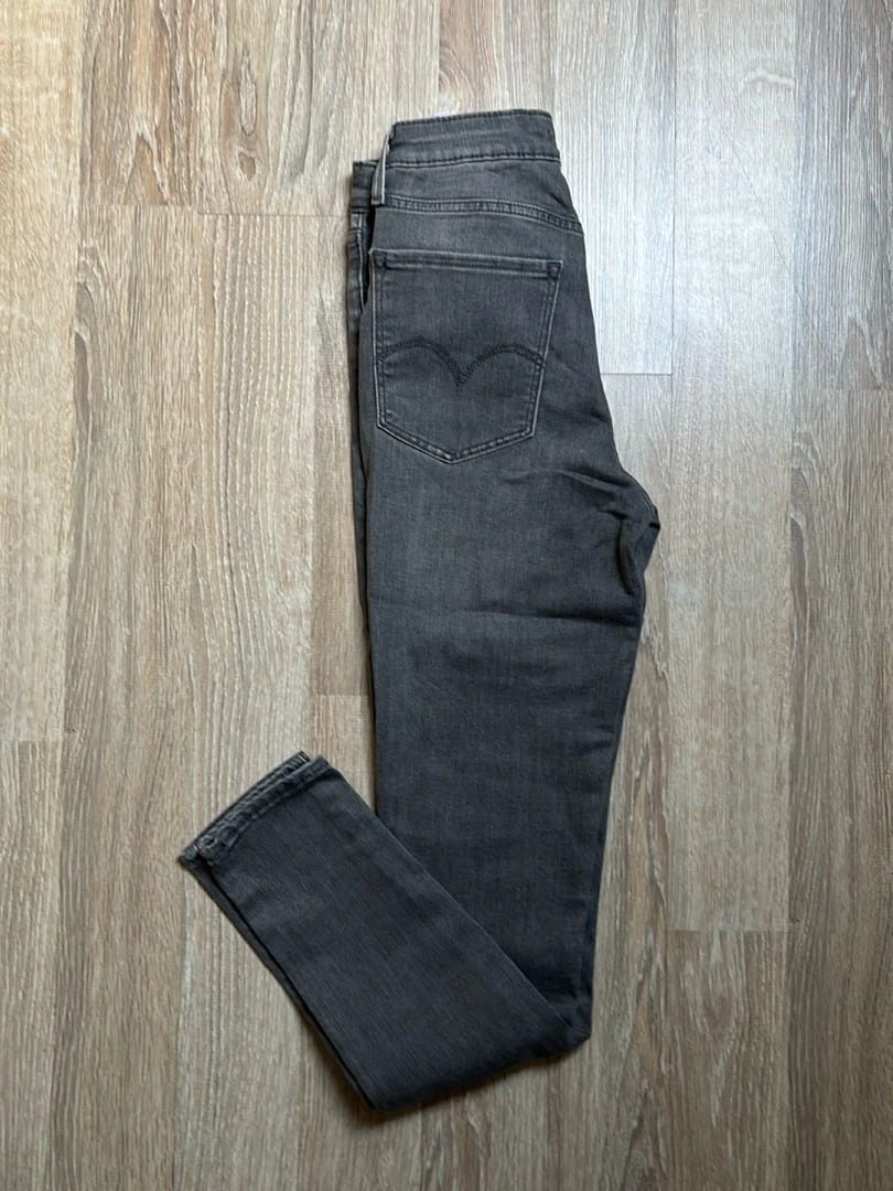 đź›’Jeans Levi's W28 L30đź›’