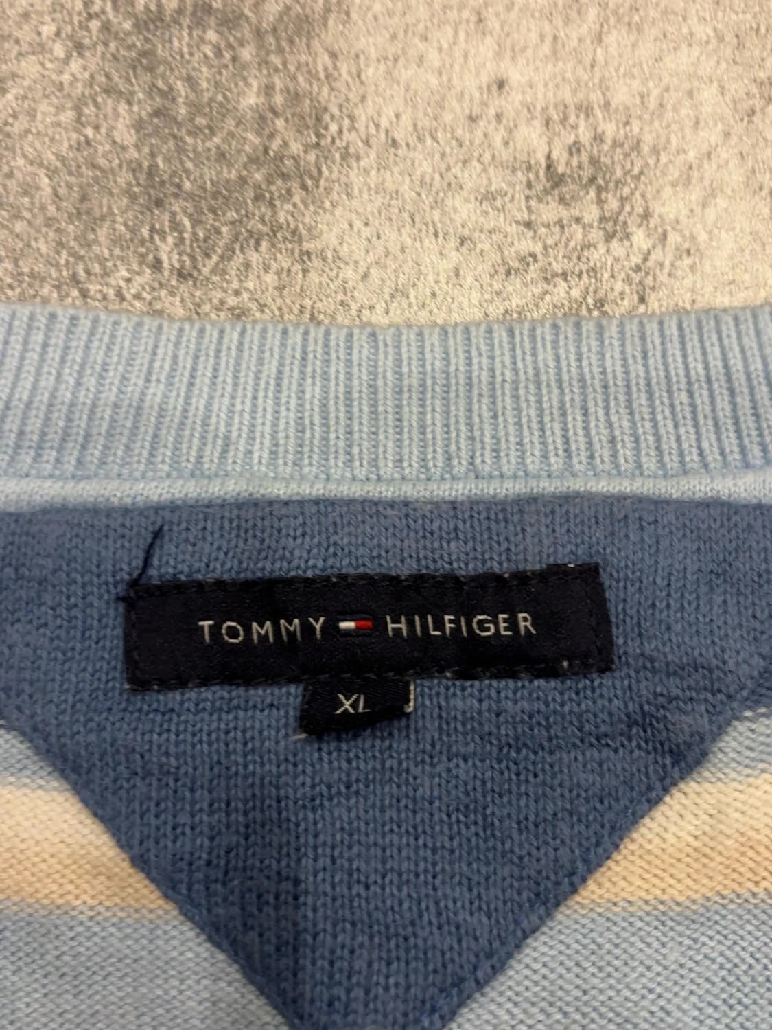 đź›’Pull Tommy Hilfiger XL rayures bleues et blanchesđź›’