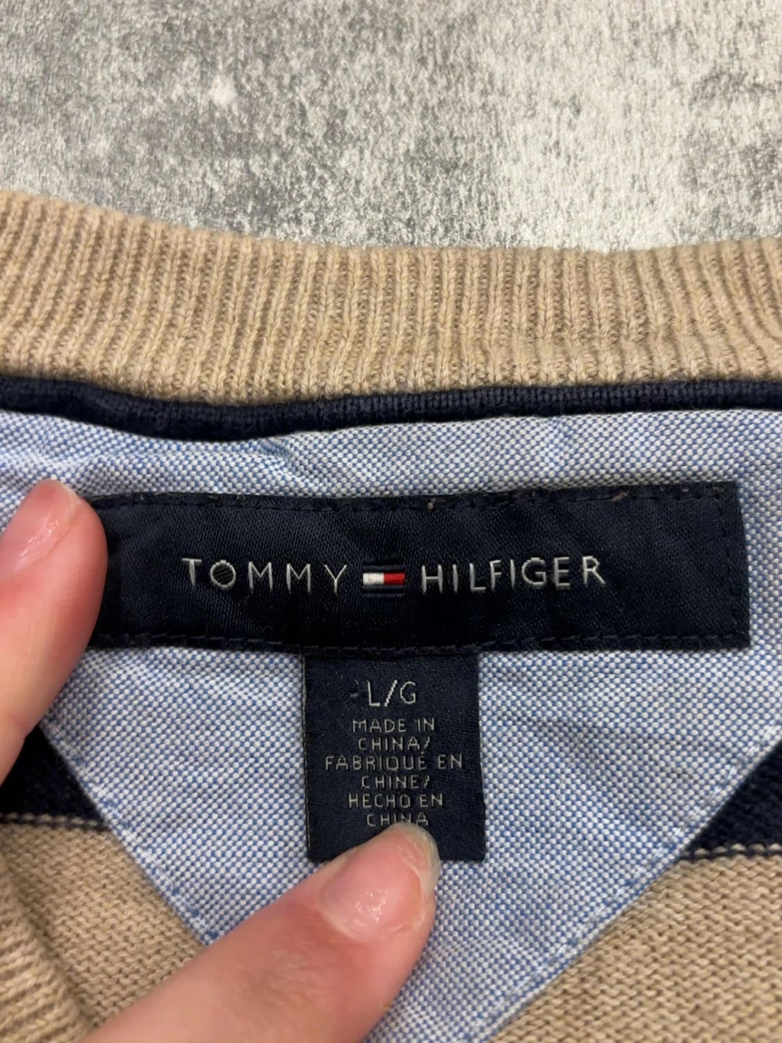 đź›’Pull Tommy Hilfiger Beige et Bleu Marine Taille Lđź›’