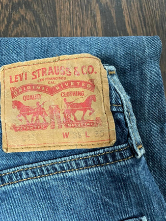 🛒Jean Levi's W36 L30🛒